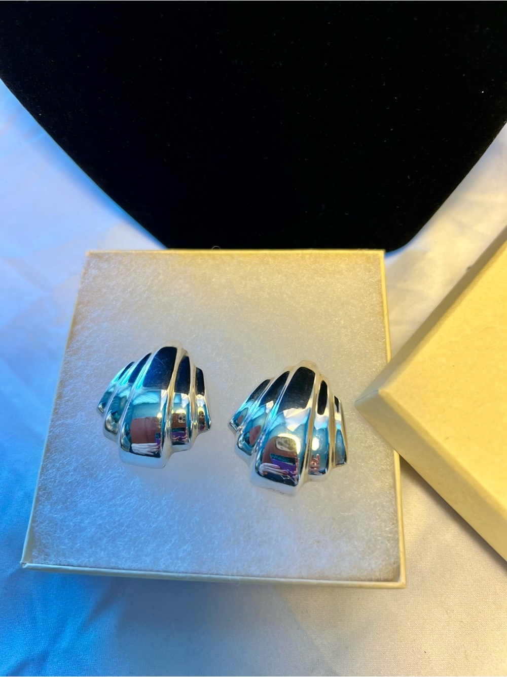 Vintage Modernist Scalloped shaped Sterling silver marked 925 SU THA Earrings.